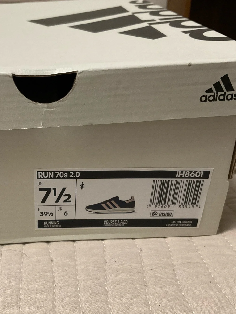 Women’s 7.5 Adidas Run 72